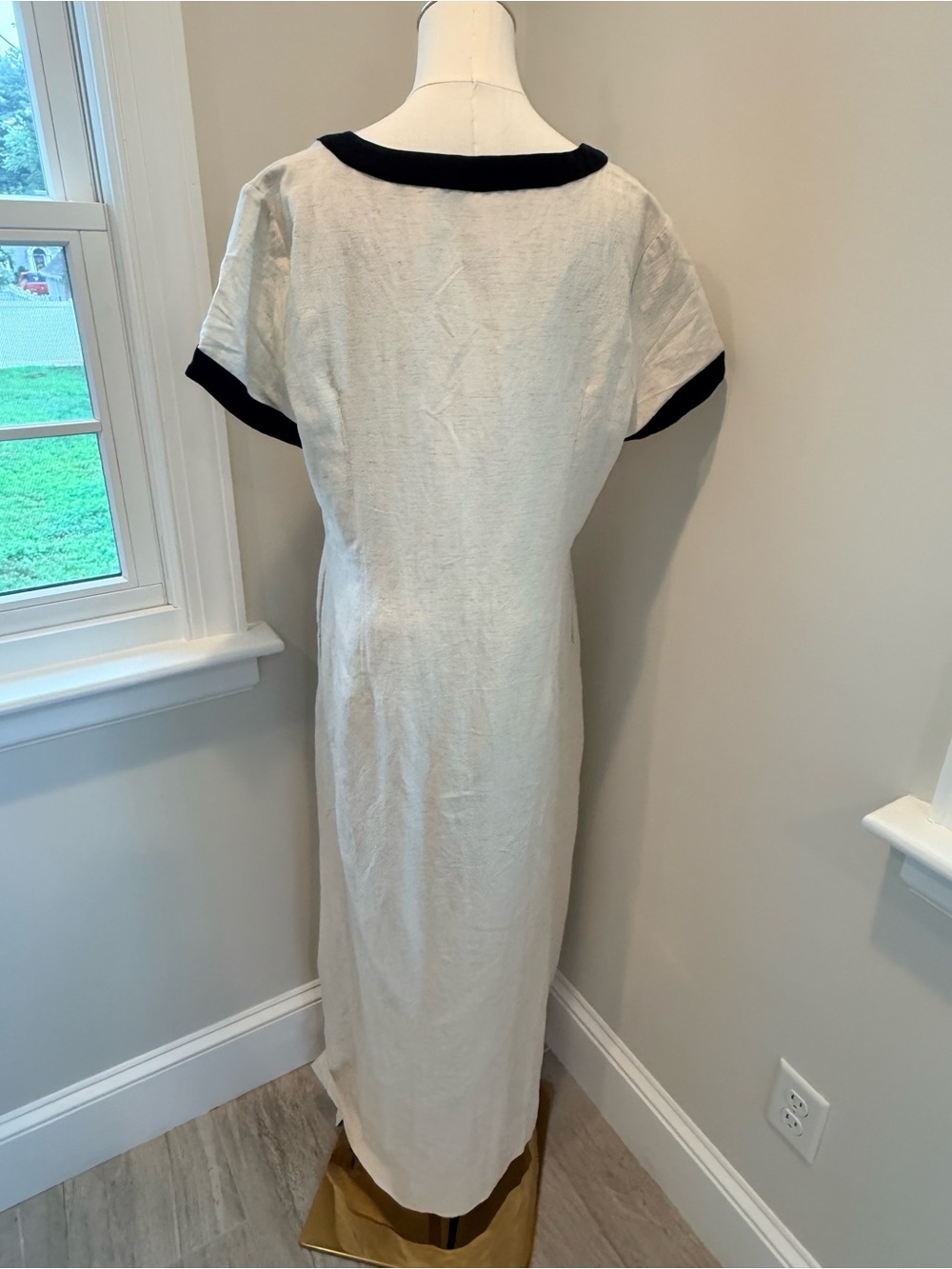 Commense Linen Blend V-Neck Button-Front Maxi Dress with Black Trim - Picture 8 of 10
